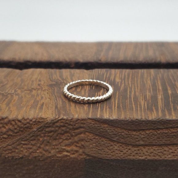 Size 5.5 925 Sterling Silver Plain Braid Ring - Picture 2 of 6